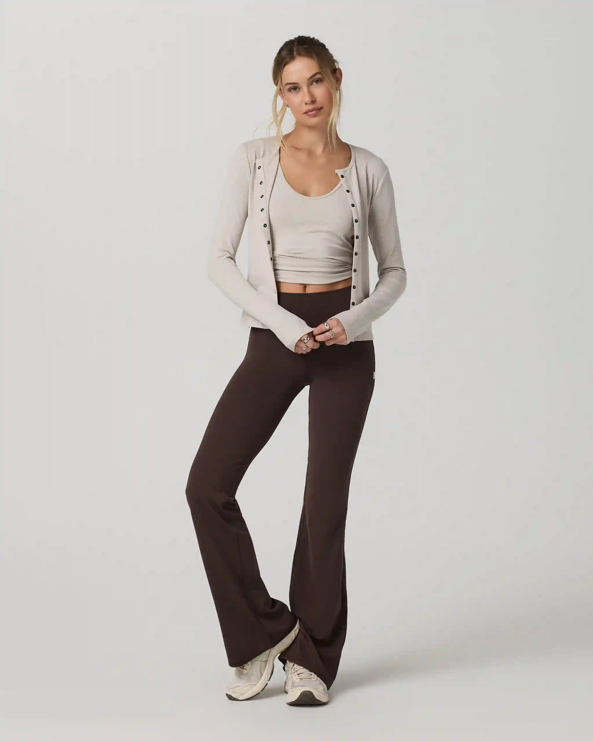 Pose Twin Tank
