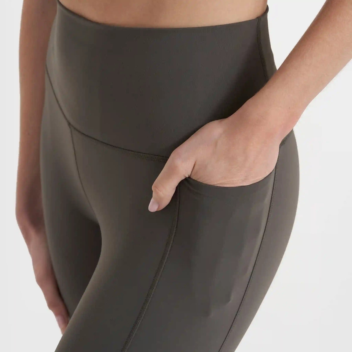 Studio Pocket Legging-Short