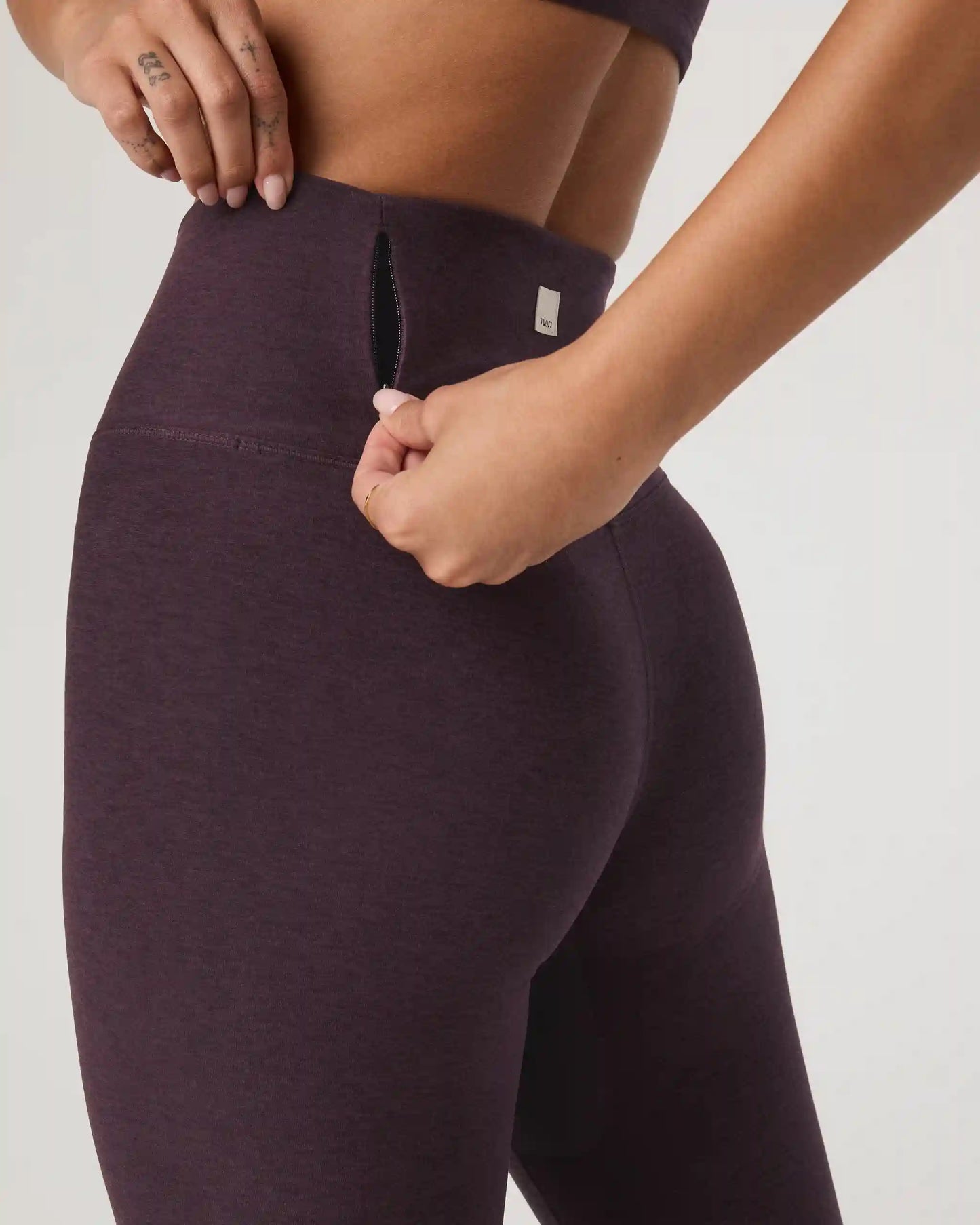 Clean Elevation Legging