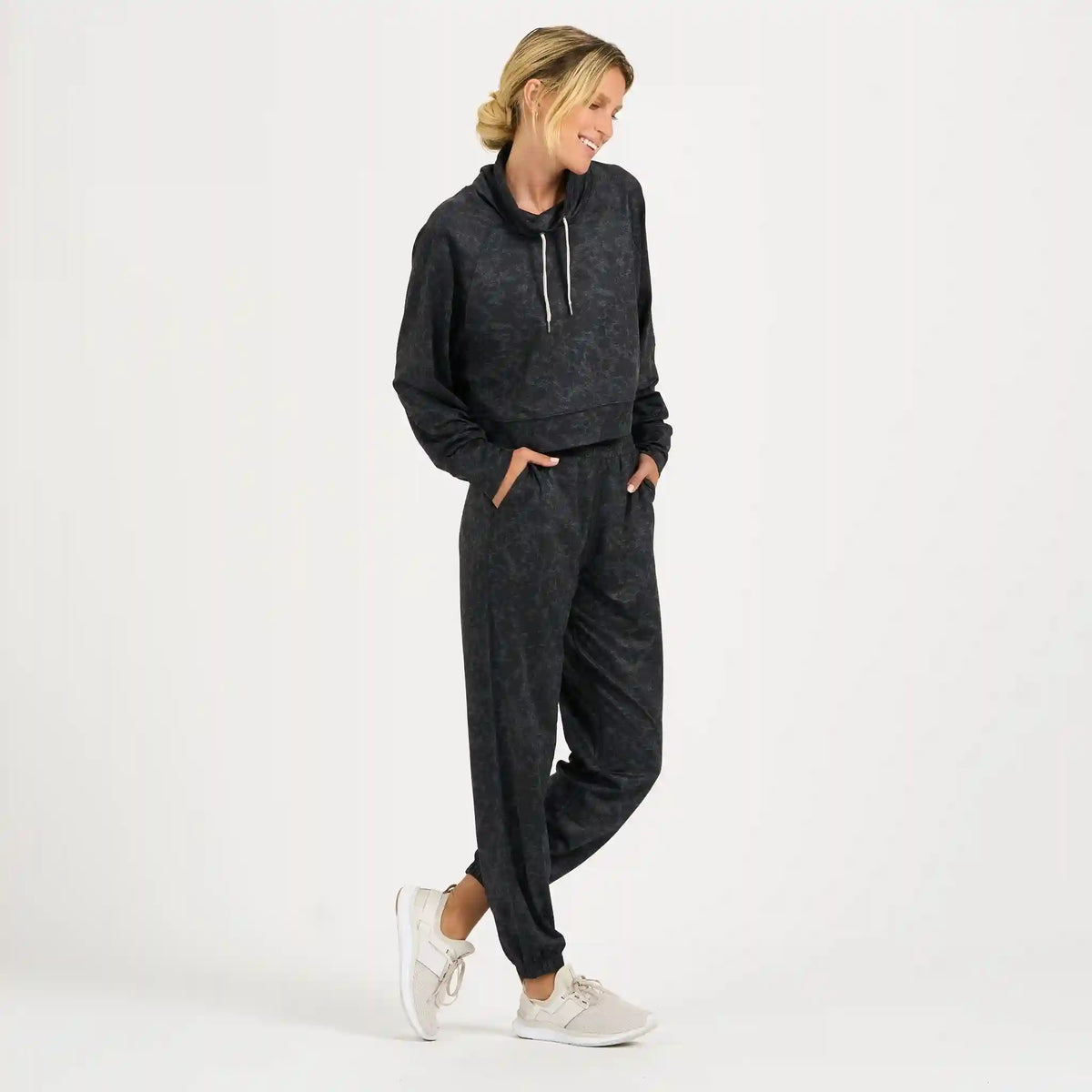 Halo Crop Funnel Neck